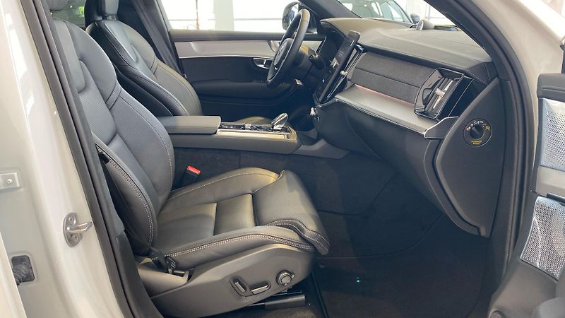 Volvo XC90 (2026) ULTRA BLACK EDITION, T8 AWD, 1 - fotka 14 z 15