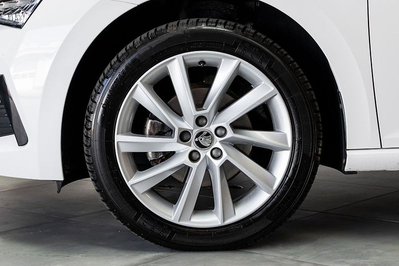 Škoda Scala 1.6 TDI DRIVE 125 YEARS*ČR 1.M - fotka 30 z 37