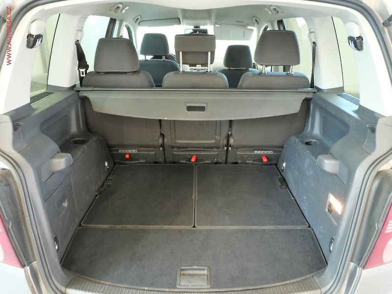 Volkswagen Touran (2008) 1.6i - fotka 7 z 22