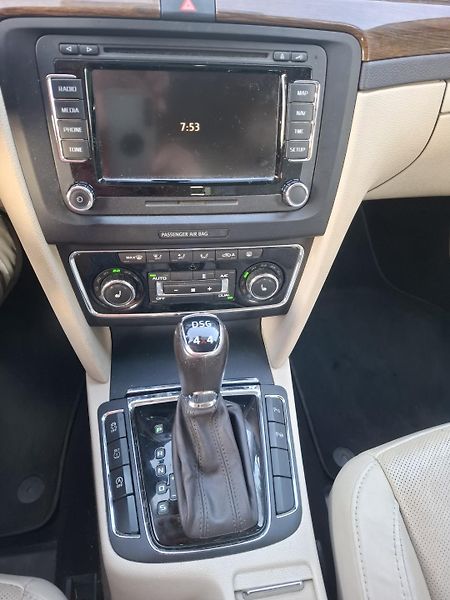 Škoda Superb (2013) 2.0 TDI,CR,Laurin&Klement - fotka 16 z 18