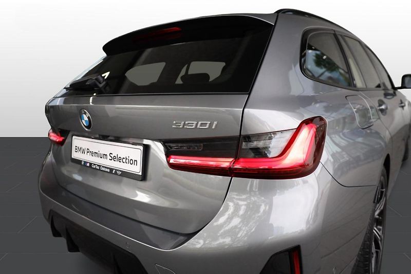 BMW Řada 3 330i xDrive Touring - fotka 16 z 21