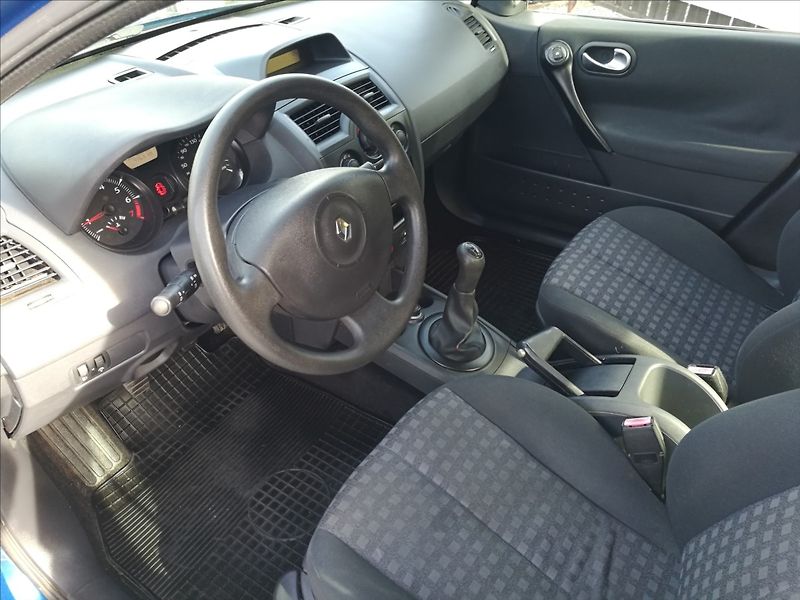 Renault Mégane 1,4 i 16v - fotka 8 z 17