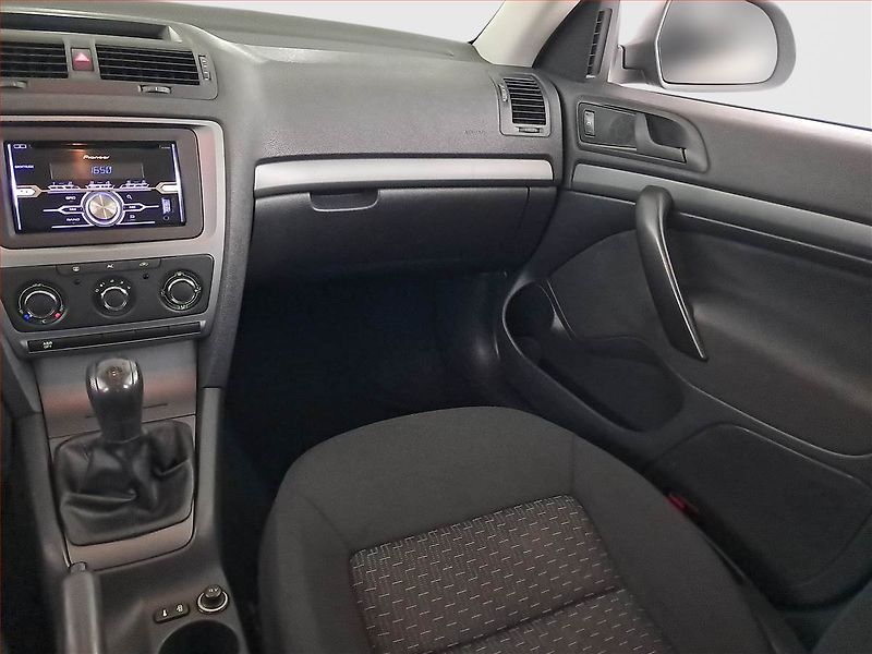Škoda Octavia (2010) 1.9 TDI, po STK, Tažné - fotka 8 z 16