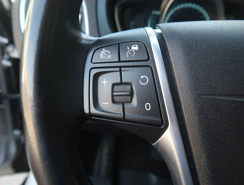 Volvo V40 (2015) 2.0 T5, 4X4, Automat - fotka 16 z 19