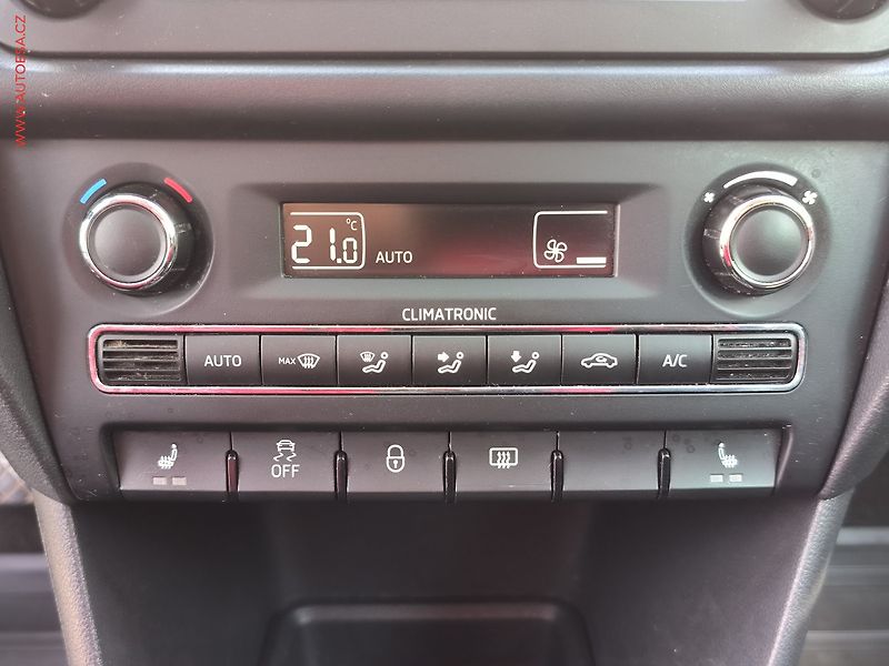 Škoda Rapid (2013) 1.6 TDi, ČR, AC, park.čidla - fotka 12 z 14