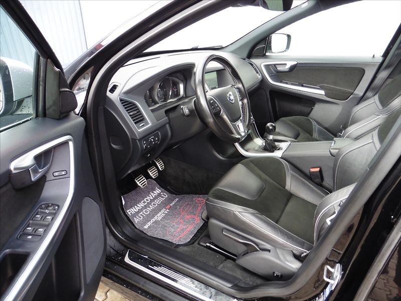 Volvo XC60 2.4 D5 R-Design AWD M/T Navi - fotka 8 z 15