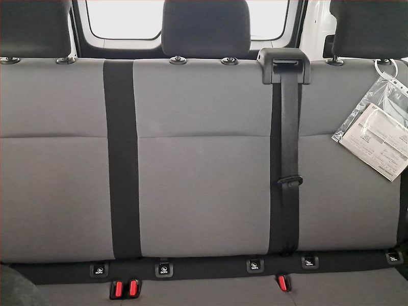 Peugeot Expert (2018) 1.5 BlueHDi, Bus, 5Míst, ČR - fotka 10 z 16