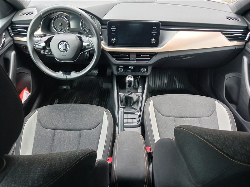 Škoda Scala 1,5 TSI 110kW DSG7, PANORAMA - fotka 9 z 24