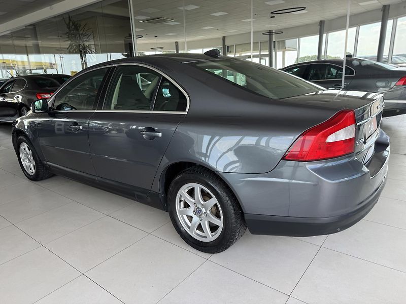 Volvo S80 D5 AUT*136kW*Nav*Tažné*TopStav - fotka 7 z 28