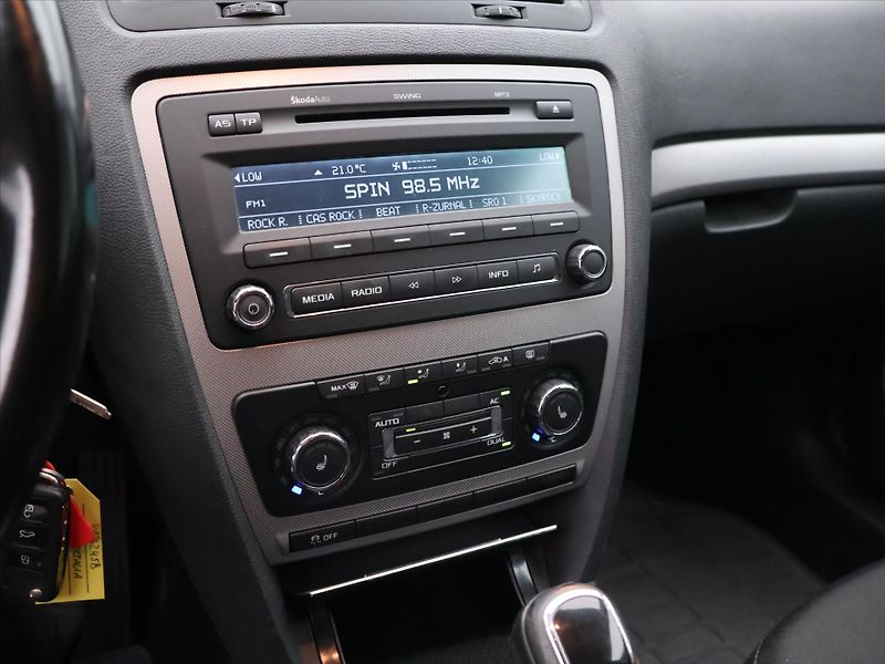 Škoda Octavia 1,6 TDI 77kW Elegance CZ Xenon - fotka 17 z 27