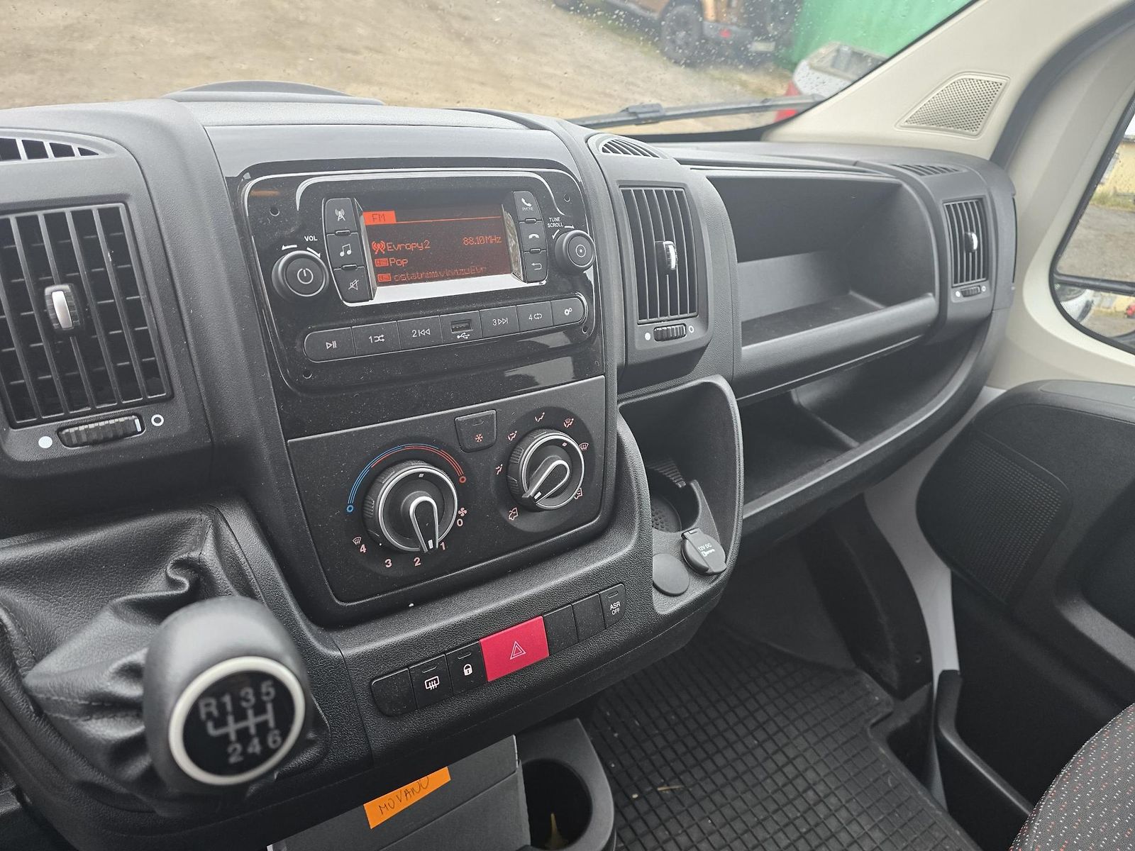 Opel Movano 6 MÍST! L2H2, REGISTRACE M1!!! — foto 9