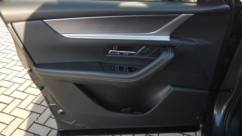 Mazda CX-60 2,5 l e-Skyactiv PHEV Exclusiv - fotka 8 z 23