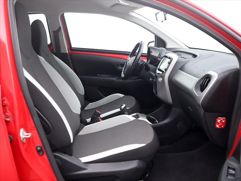 Toyota Aygo 1,0 VVT-i 51kW CZ Aut. Serv.kn - fotka 3 z 12