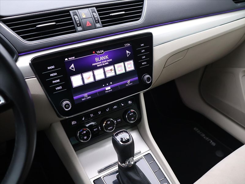 Škoda Superb 2,0 TDI 140kW DSG 4x4 Style CZ - fotka 20 z 32