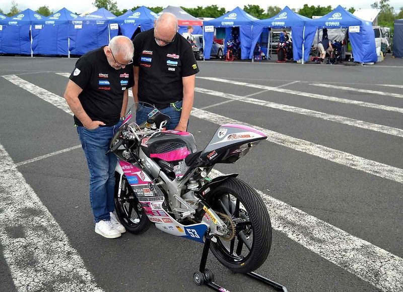 Autodrom Most o víkendu hostil závody mezinárodního mistrovství Německa IDM a závod FIM mistrovství světa sidecarů. Na snímku je rakouský jezdec Philipp Steinmayr v plné jízdě třídy Superbike.