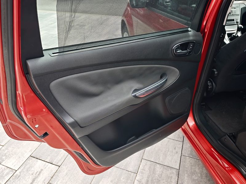 Ford Galaxy (2006) 2,0 TDCi 103 Kw Ghia 7 míst - fotka 10 z 29