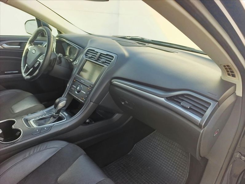 Ford Mondeo 2,0 TDCi Automat Kamera Navi - fotka 27 z 45
