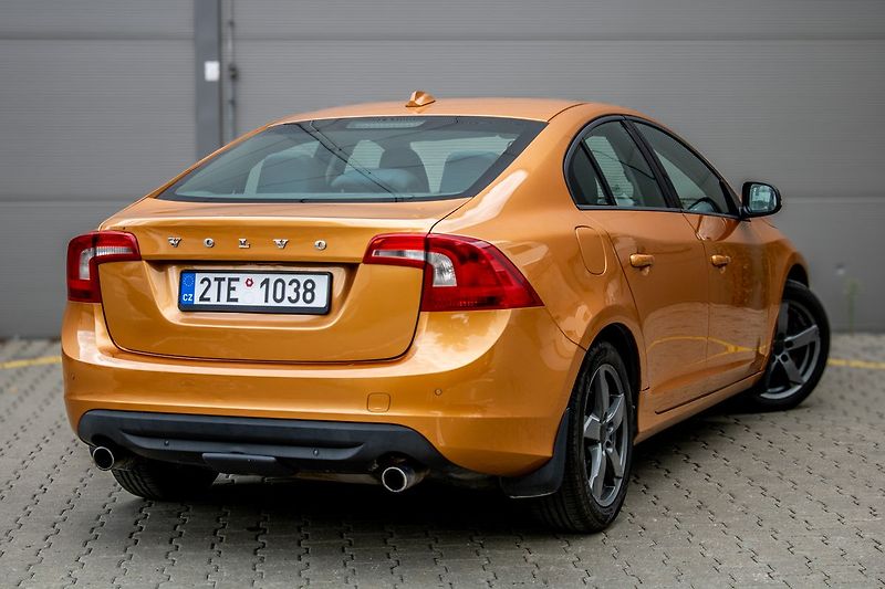 Volvo S60 (2011) 2011 149kW FWD - fotka 4 z 28