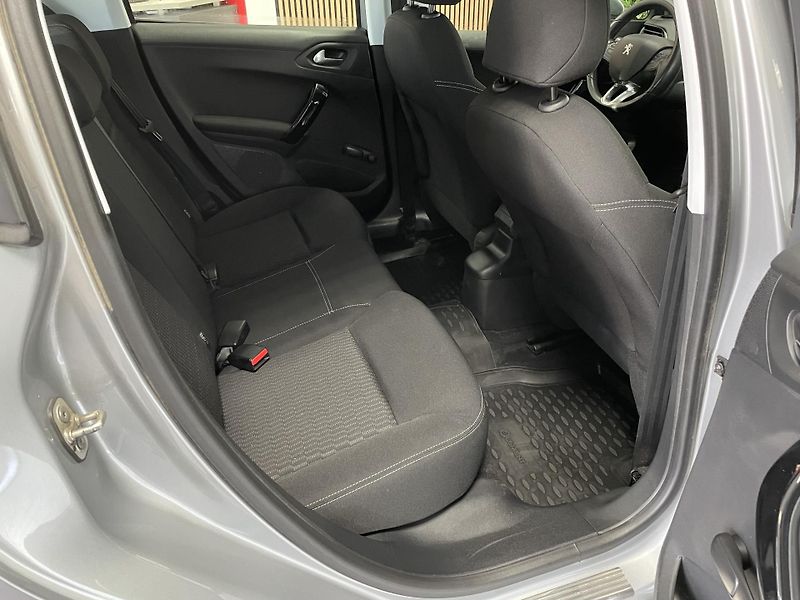 Peugeot 208 1.2 PT ČR 1.MAJ.SERVISKA       - fotka 16 z 25