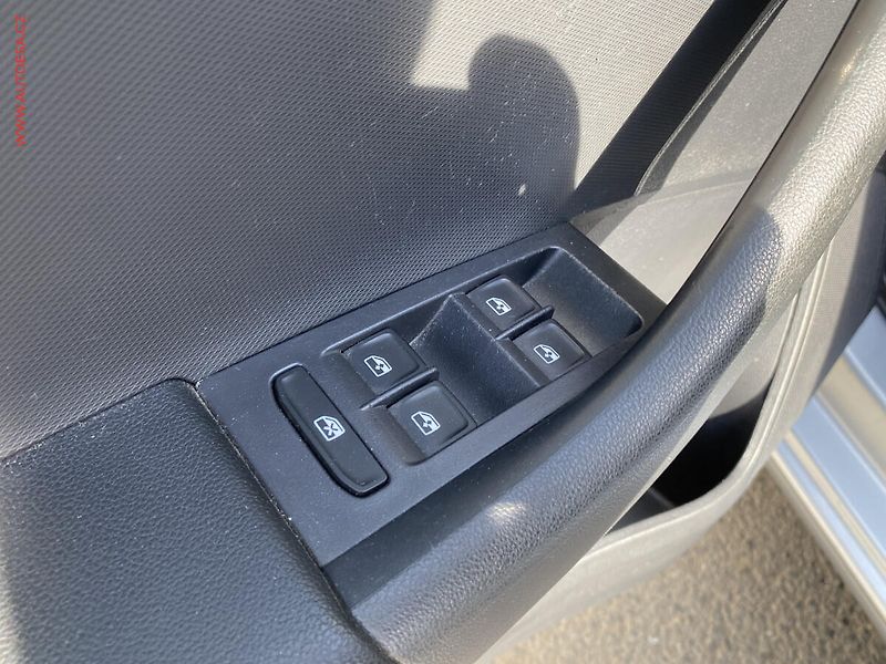 Škoda Rapid (2015) 1.2 TSi, Joy, +kola - fotka 13 z 18
