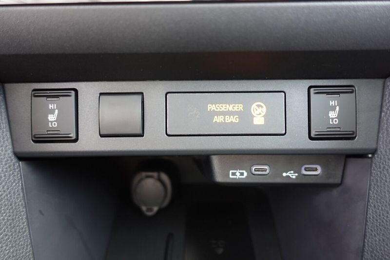 Toyota Yaris Cross 1,5 HEV Executive Tech VIP - fotka 24 z 36