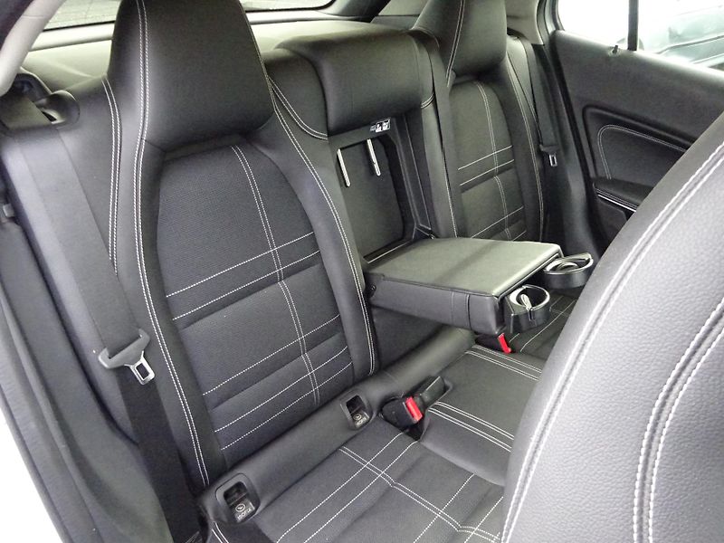 Mercedes-Benz GLA 200d 100kW 4MATIC PANORAMA  - fotka 12 z 40
