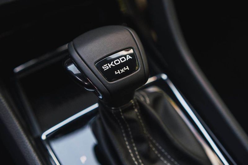 Škoda Karoq (2025) 2.0 TDI, 4X4, Navigace - fotka 28 z 32