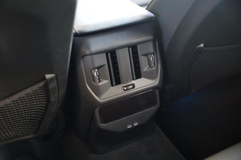 BMW X3 M50 xDrive - fotka 16 z 18