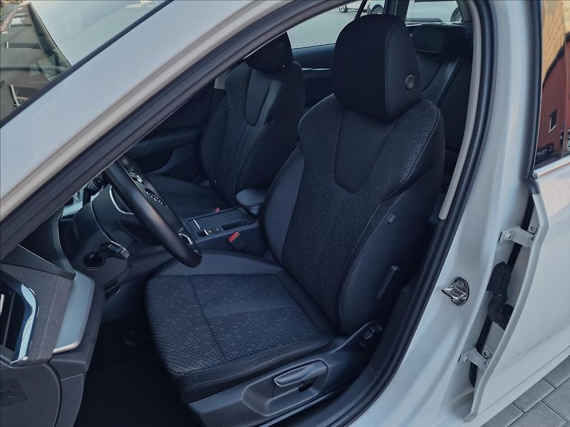 Škoda Octavia 2.0 TDI Style Combi,ČR,1.Maj. - fotka 37 z 49