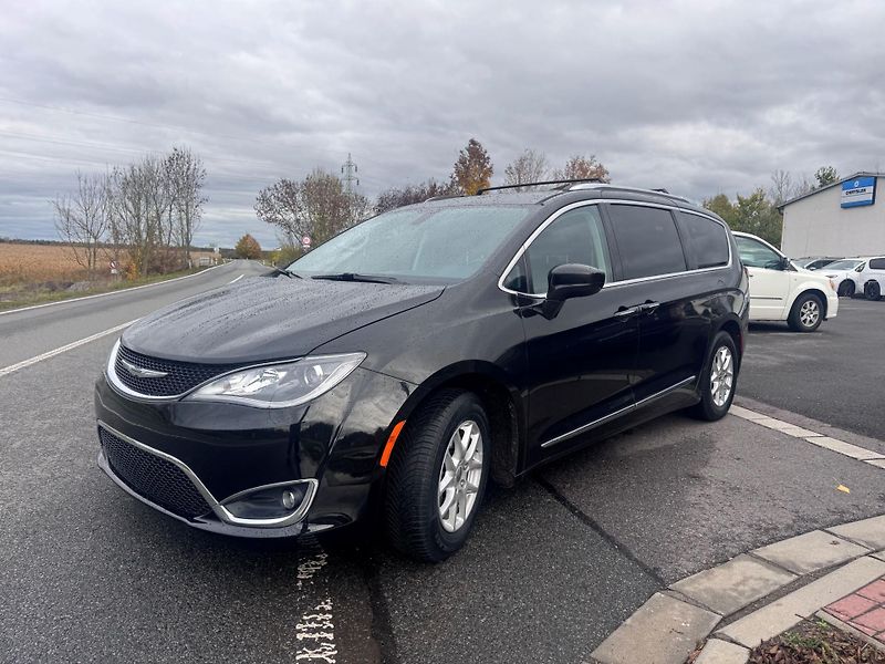 Chrysler Pacifica (2019) 3,6 Touring L Kůže 2019 - fotka 2 z 19