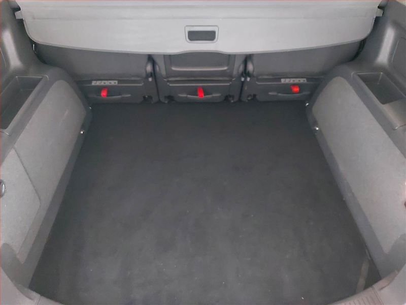 Volkswagen Touran (2013) 1.6 TDI, Serv.kniha, Tempomat - fotka 13 z 16