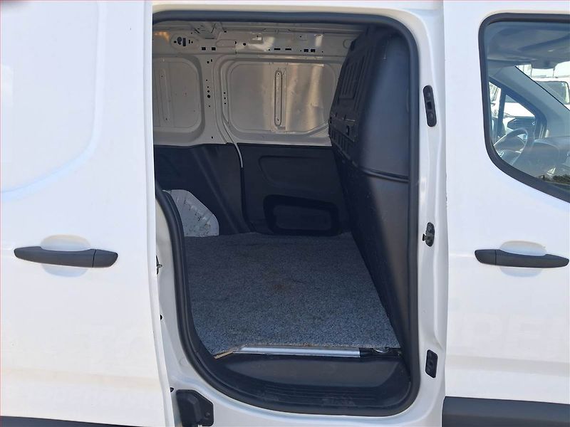 Toyota ProAce City (2021) 1.5 D4-D, ČR, DPH - fotka 16 z 17