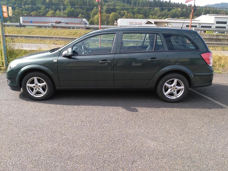 Opel Astra 1,6i /85 kW/ - fotka 27 z 28