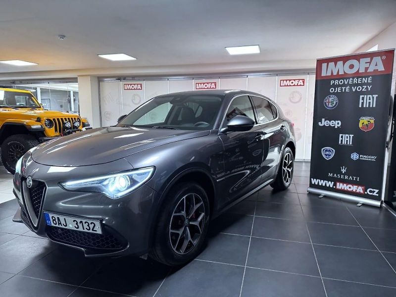 Alfa Romeo Stelvio (2018) 2.0 T 280k AT8 ZF Q4 4x4 Super - fotka 3 z 20