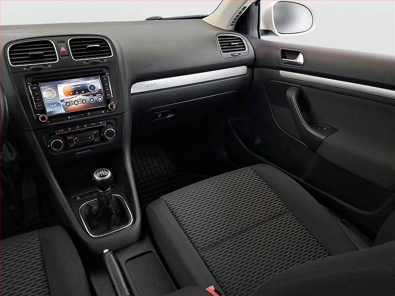Volkswagen Golf (2010) 1.6 TDI, 4X4, Tempomat - fotka 8 z 16