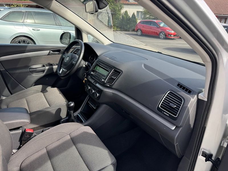 Volkswagen Sharan (2013) Comfortline 2.0 TDI 103kW - fotka 26 z 37