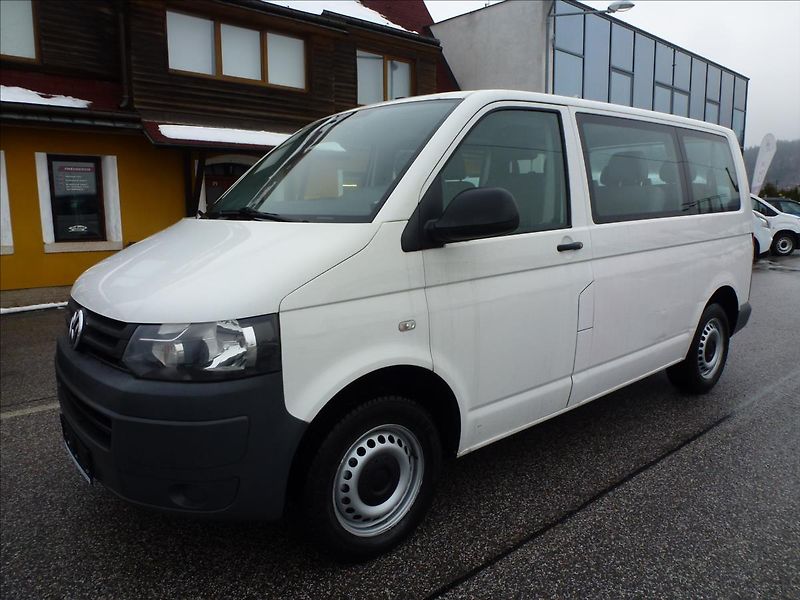 Volkswagen Transporter 2,0 TDi 9 míst - fotka 1 z 36