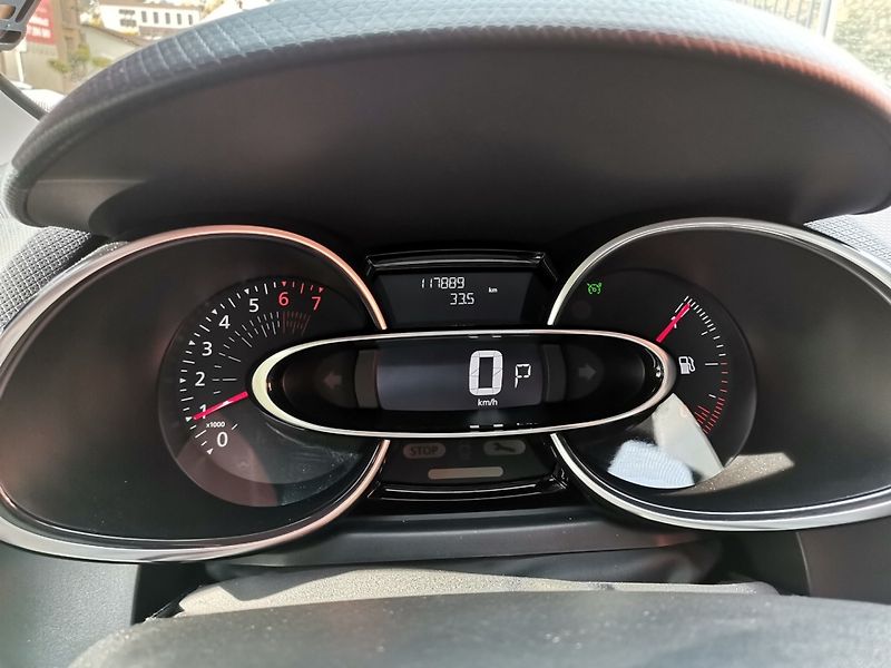 Renault Clio (2016) 1.2TCe 87kw AUT Limited PDC - fotka 11 z 28