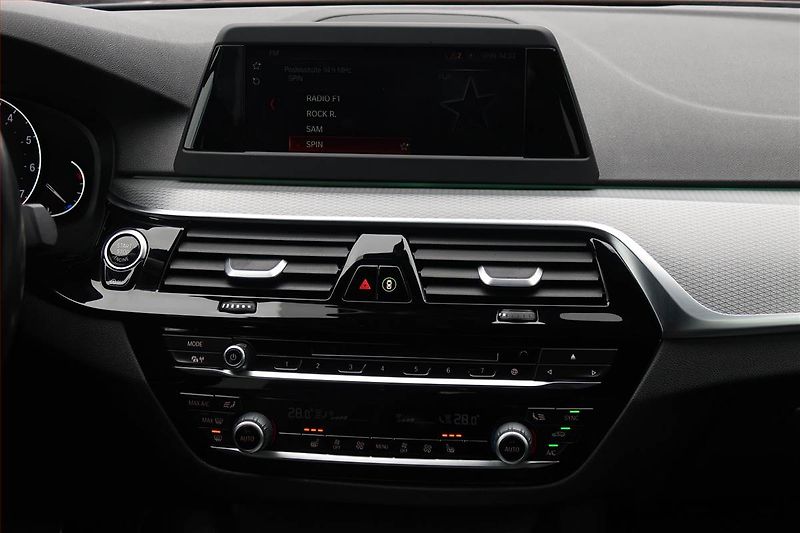 BMW Řada 5 (2019) M Sport 540i xDrive - fotka 12 z 22