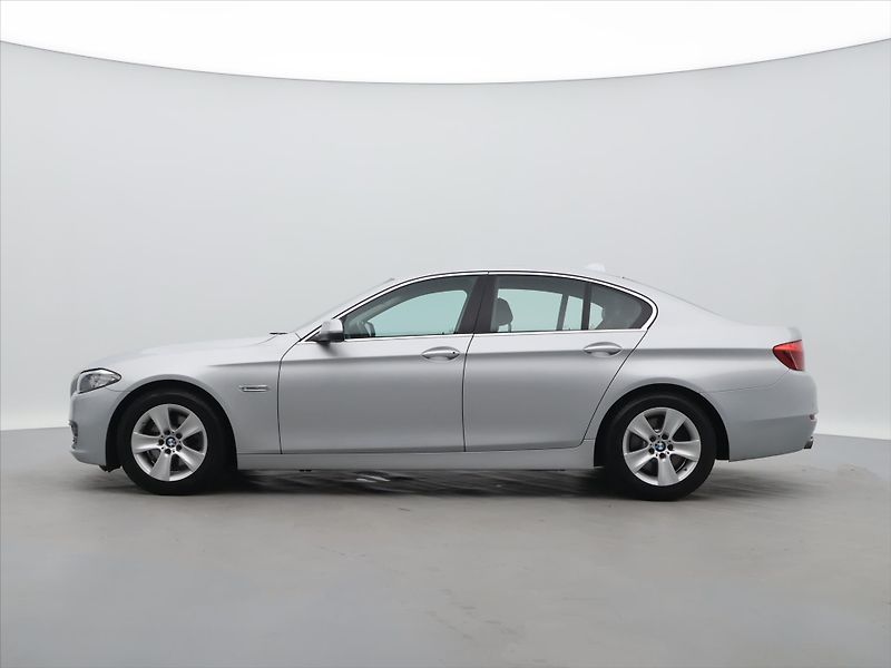 BMW Řada 5 2.0 520d 135kW Aut. Xenon Navi - fotka 4 z 34