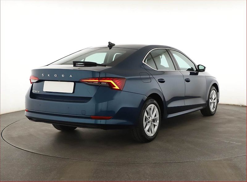 Škoda Octavia (2022) 2.0 TDI, Tempomat - fotka 5 z 20