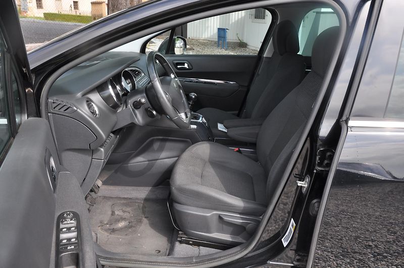 Peugeot 5008 2.0HDi 110kW PANORAMA - fotka 6 z 18