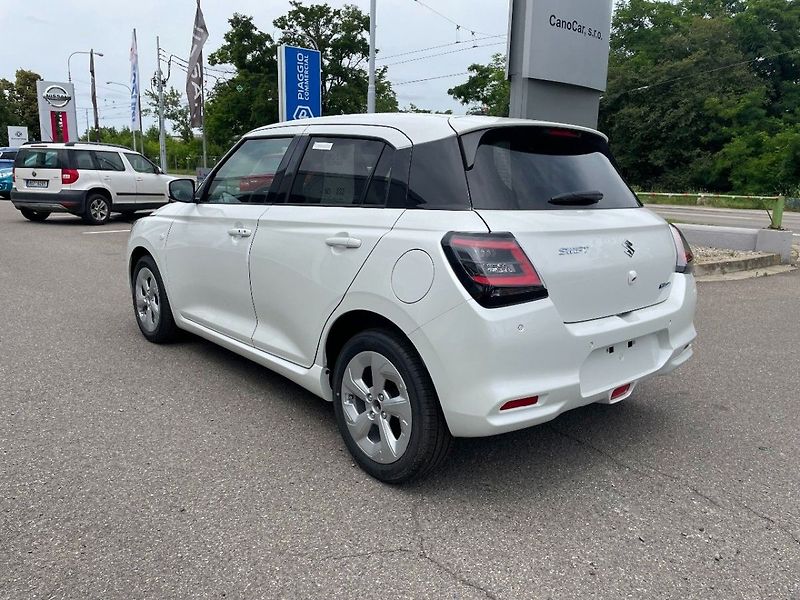 Suzuki Swift Premium 1,2 DualJet Hybrid - fotka 5 z 10