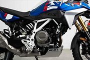 Nový řadový dvouválec ždímá z objemu 420 ccm úctyhodných 35 kW výkonu.