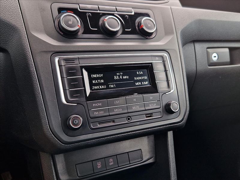 Volkswagen Caddy 1,0 TSI 75kW AC VÝHŘEV 5MÍST - fotka 23 z 32