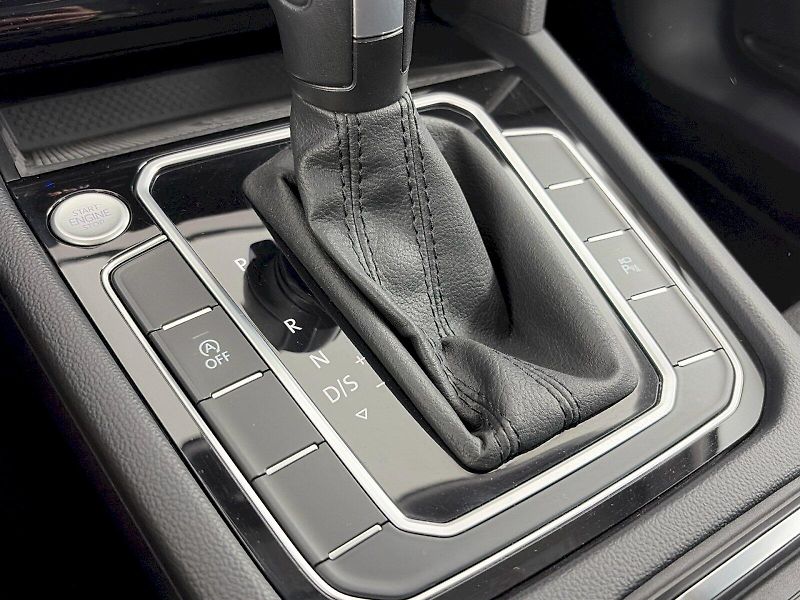 Volkswagen Passat (2023) Business 2.0 TSI 140kW DSG - fotka 23 z 35
