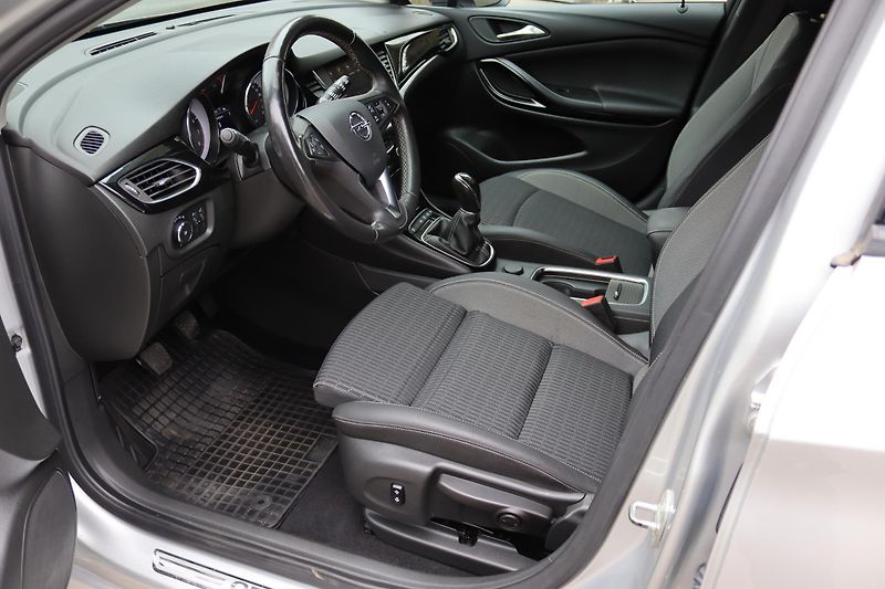 Opel Astra SPORTS TOURER+ 1.2 81kW - fotka 22 z 50