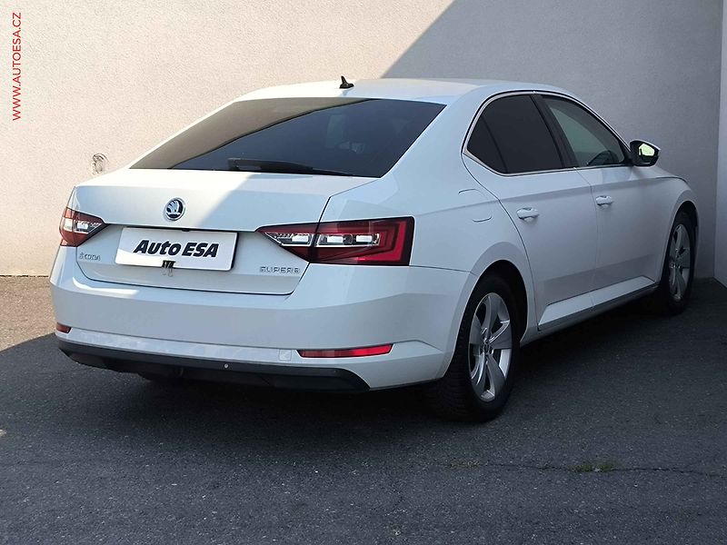 Škoda Superb (2017) 2.0TDi, ČR, DSG, bixen - fotka 4 z 30