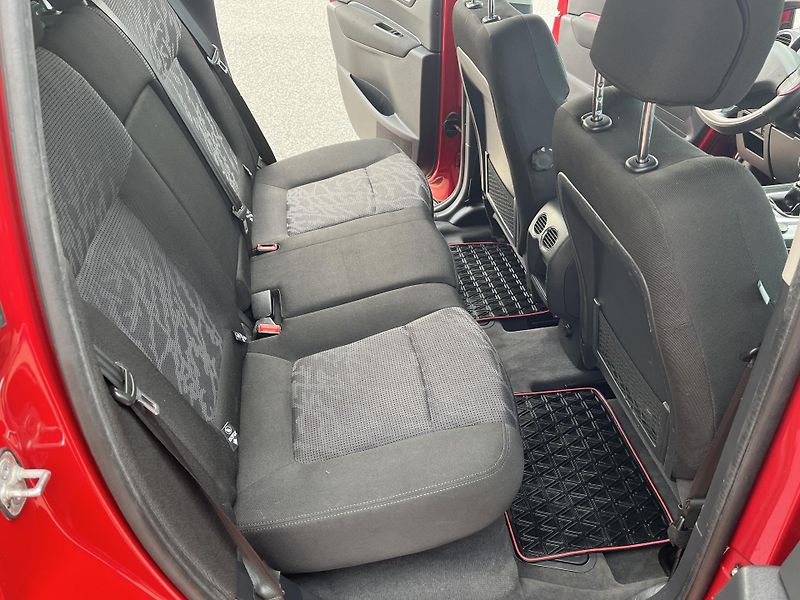 Peugeot 3008 2.0 HDi 110 kW Premium ČR - fotka 14 z 29