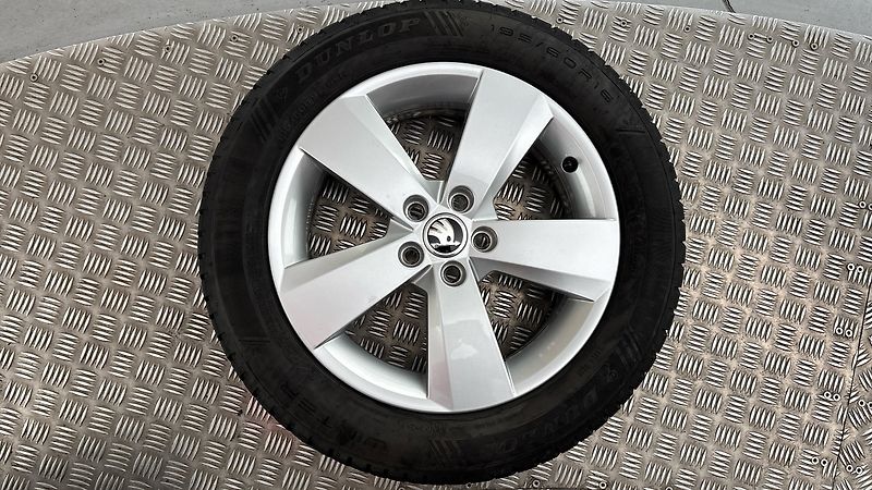 Škoda Scala 1.5 TSI DSG Monte Carlo - fotka 33 z 33